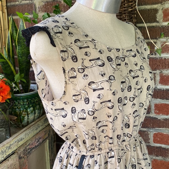 Soho Chick black/beige cotton Vespa scooter print cotton dress. Size Medium - Picture 3 of 9